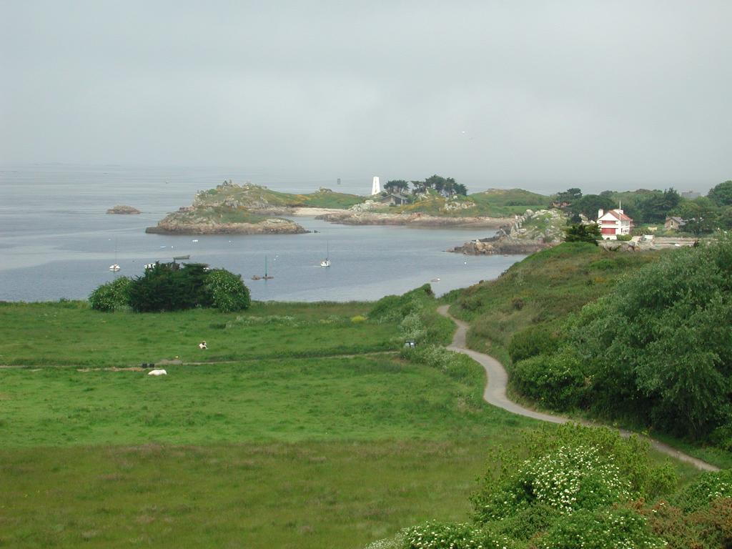 Isle du Br�hat; Looking North