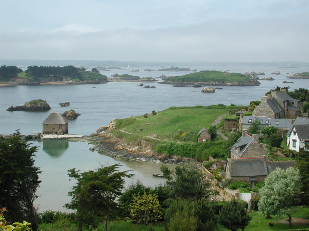 Isle du Br�hat; Looking West
