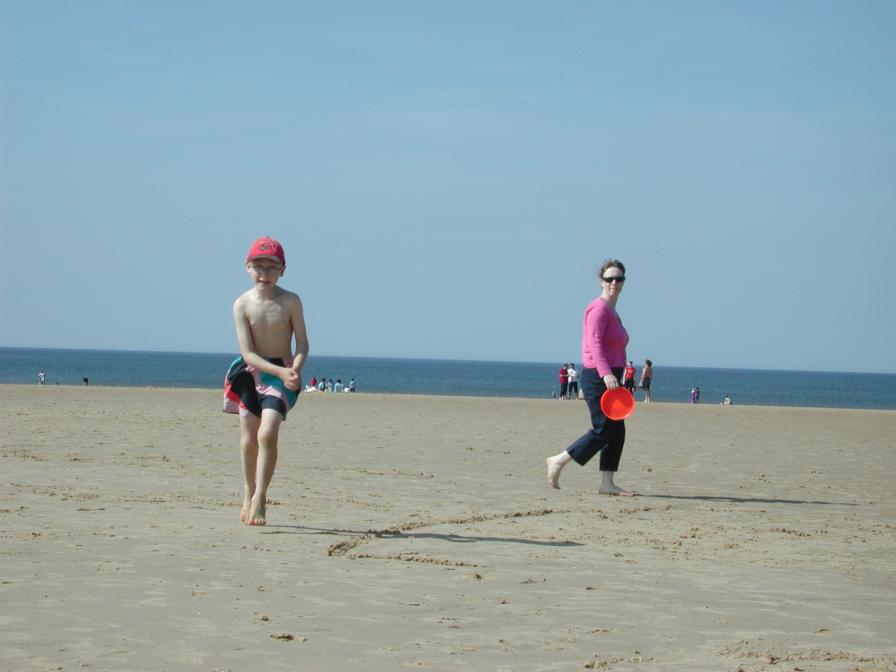 Mummy, Eric and frisbee