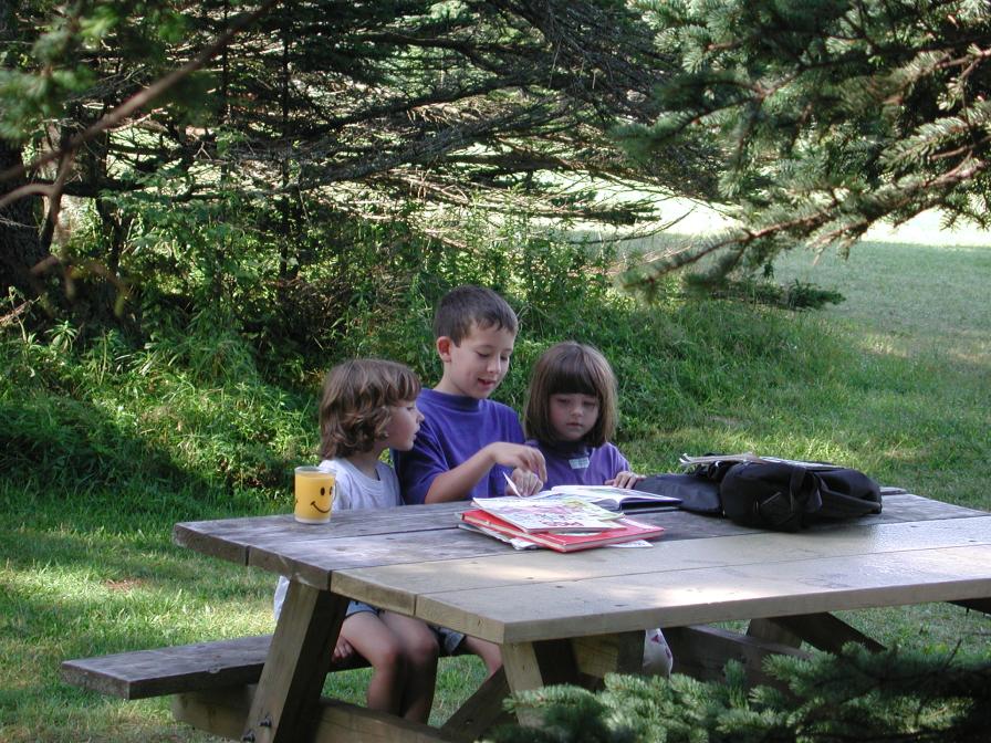 K reading to E and M